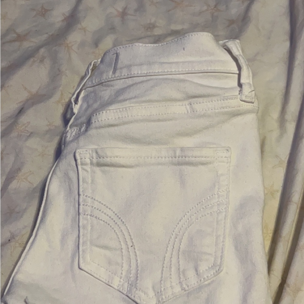NEVER WORN WHITE HOLLISTER DISTRESSED JEAN SHORTS